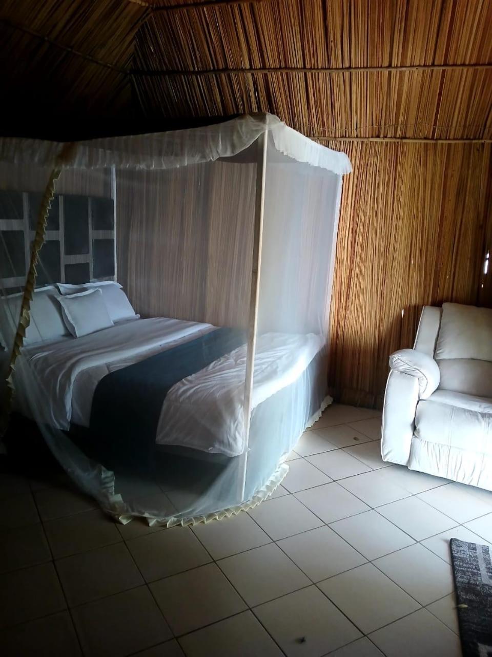 Ches Bay Resort Nangina 外观 照片